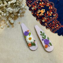 سنجاق سر گلدوزی صورتی گل بابونه و بنفش