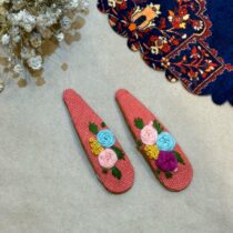 سنجاق سر گلدوزی صورتی گل بنفش زرد آبی