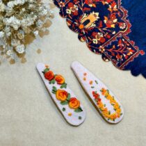 سنجاق سر گلدوزی صورتی گل نارنجی ریز