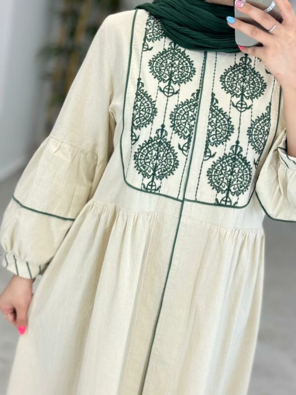 مانتو بته جقه گلدوزی سبز
