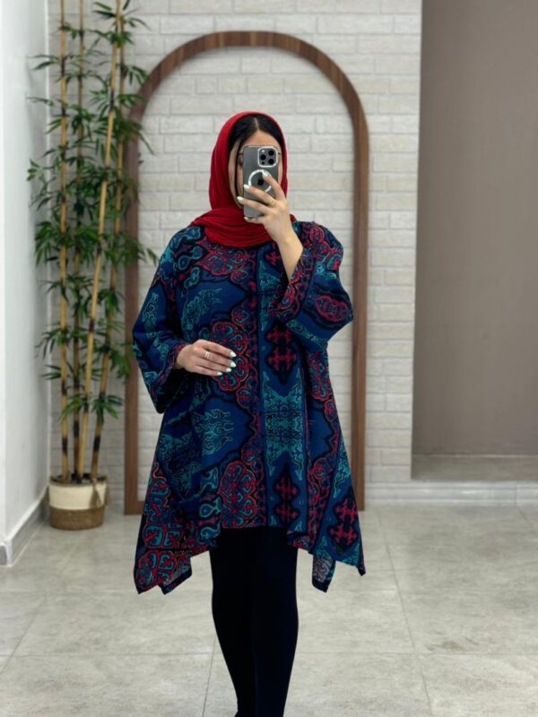مانتو جلوبسته هنری سورمه ای قرمز طرح کاشی