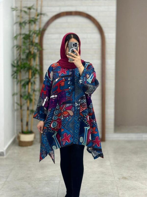 مانتو جلوبسته هنری آبی طرح انتزاعی