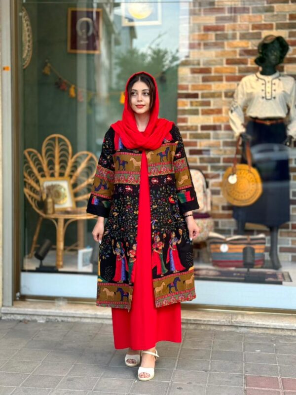 مانتو جیب در پیله اسب زمینه مشکی