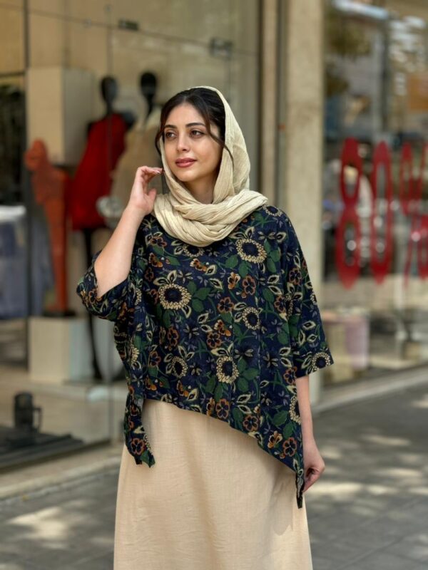 کراپ سایه سورمه ای گل درشت