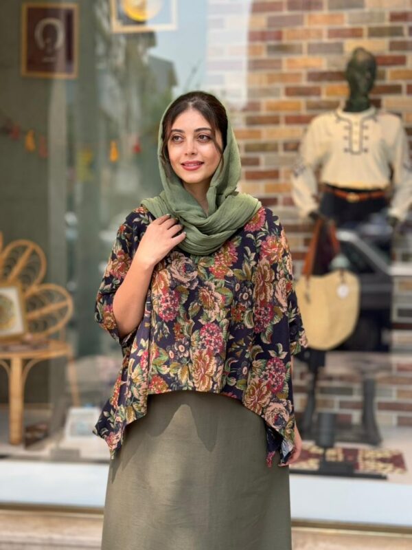 کراپ سایه سورمه ای گل نسکافه ای و زیتونی