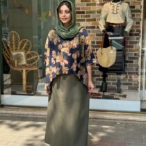 کراپ سایه سورمه ای گل نسکافه ای