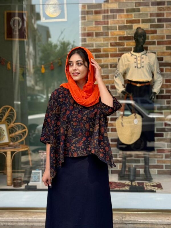 کراپ سایه سورمه ای گل ریز عنابی