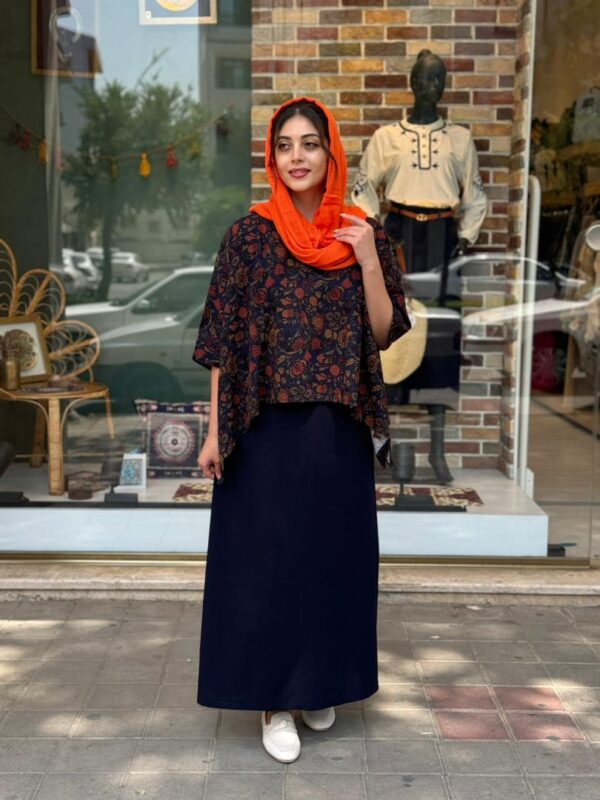 کراپ سایه سورمه ای گل ریز عنابی