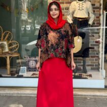 کراپ سایه سورمه ای گل قرمز درشت