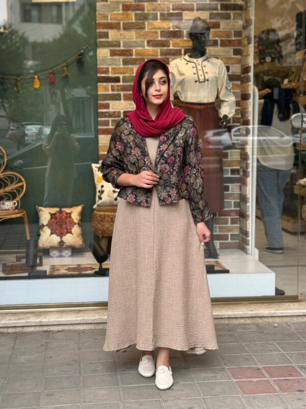 کت و سارافون نسکافه ای گل گرد مشکی