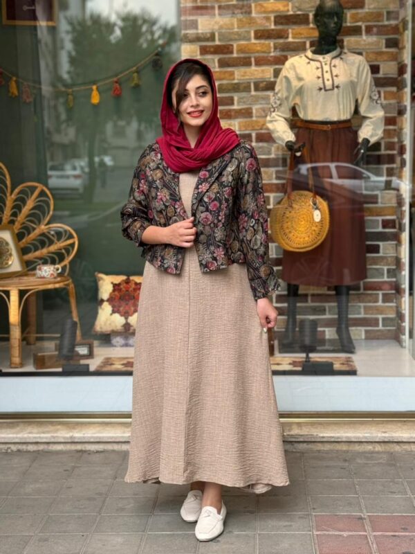 کت و سارافون نسکافه ای گل گرد مشکی