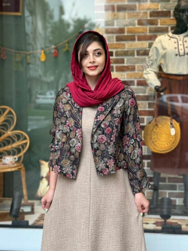 کت و سارافون نسکافه ای گل گرد مشکی
