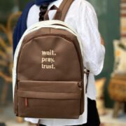 کوله پشتی دورنگ قهوه ای طرح نوشته