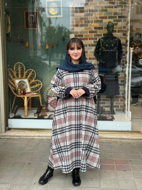 پیراهن هدیه سورمه ای سفید آجری چهارخونه درشت