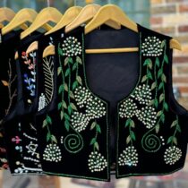 جلیقه منجوق دوزی مشکی گل درشت سبز