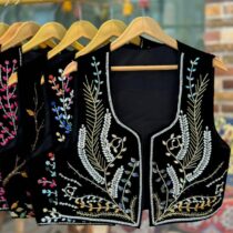 جلیقه منجوق دوزی مشکی گل های مرواریدی