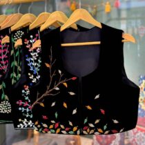 جلیقه منجوق دوزی مشکی برگ های پاییزی