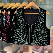 جلیقه منجوق دوزی مشکی برگ ریز سبز