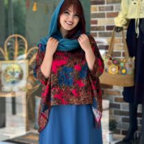 کراپ میم صورتی گل های آبی و خاکی