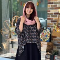 کراپ میم مشکی گل ریز صورتی