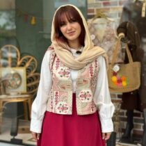 جلیقه چنار طرح گل و بته جقه سرخابی